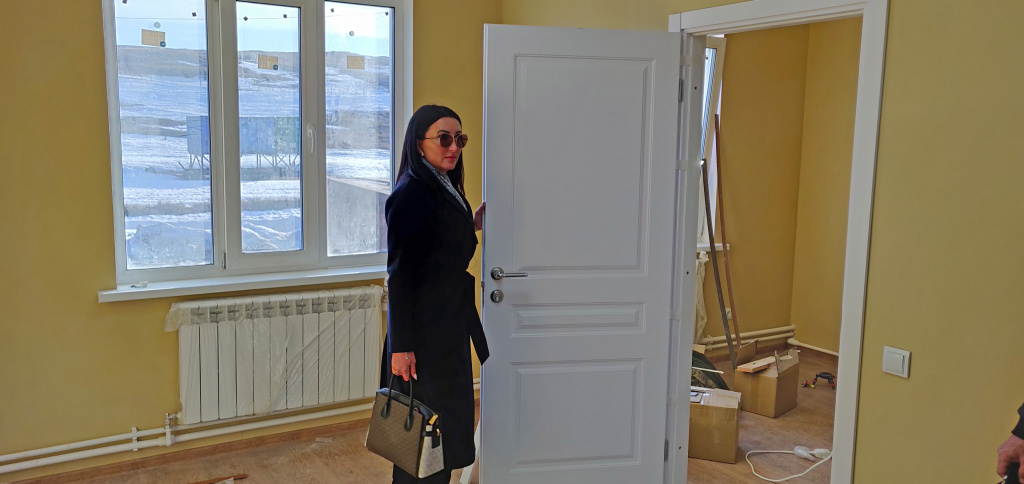 Глава района осмотрела строящиеся в с. Лаврентия многоквартирные дома
