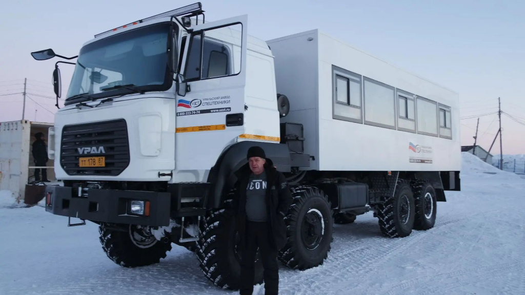 Уважаемые работники и ветераны автомобильного и пассажирского транспорта Чукотского района!  Примите искренние поздравления с вашим профессиональным праздником – Днём водителя!