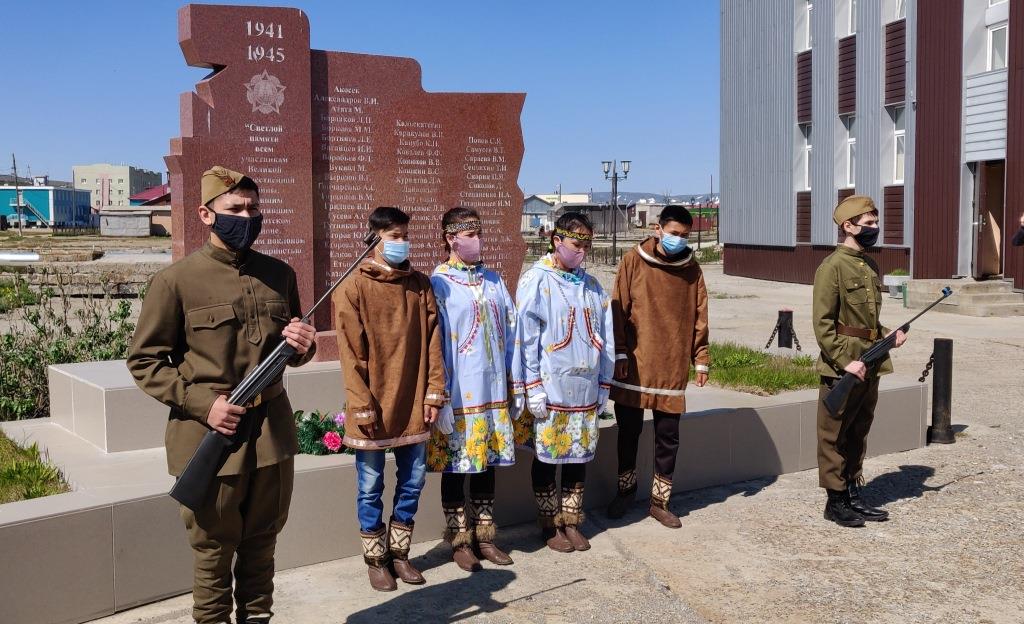 Возложение цветов в День памяти и скорби