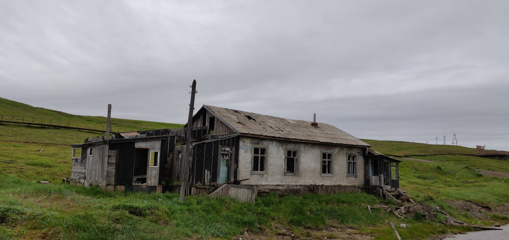 Снос бесхозных строений в с. Лаврентия